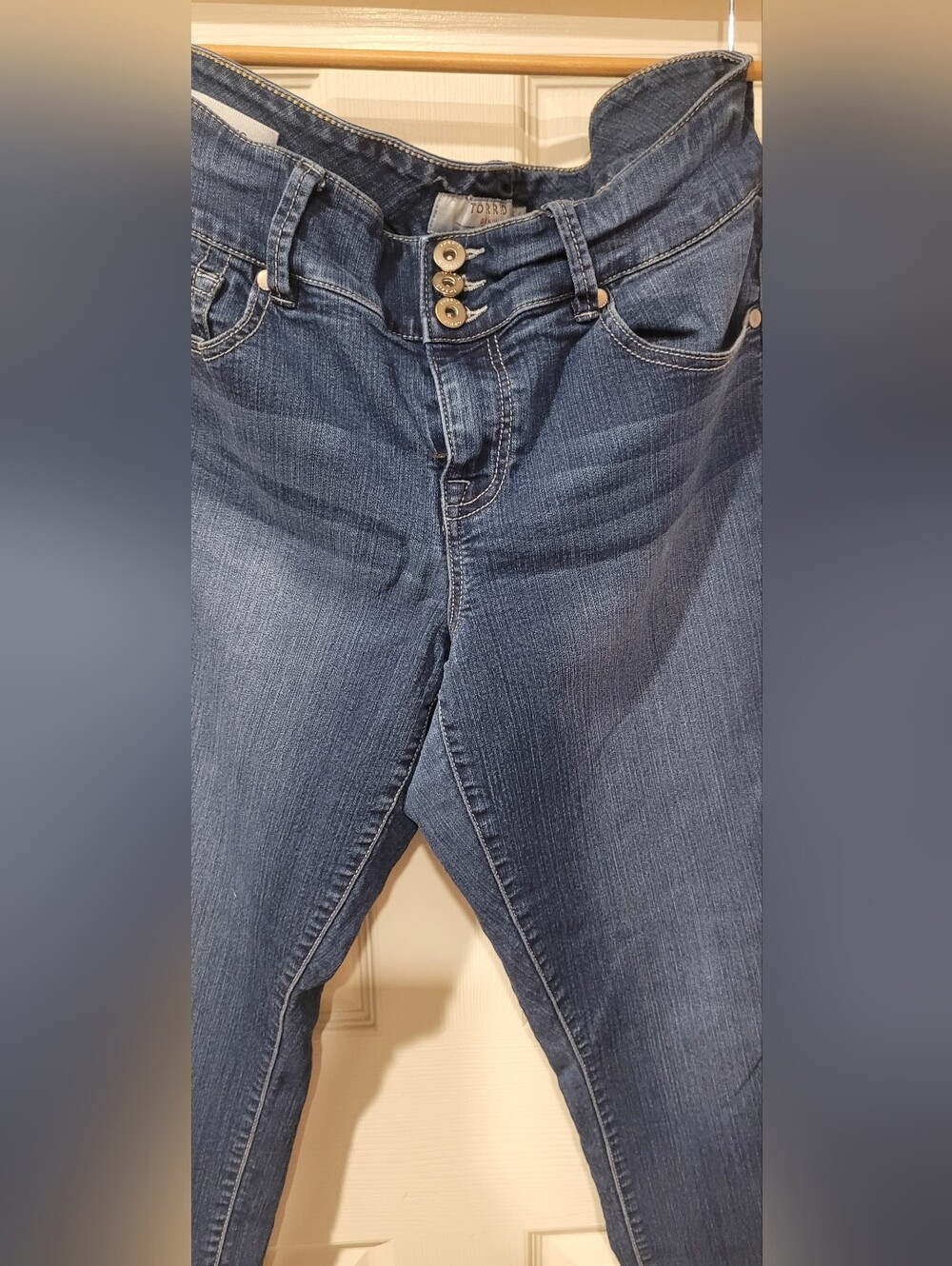 torrid Size 14 Indigo Stretch Skinny Jeans with Triple Button - Picture 6 of 8